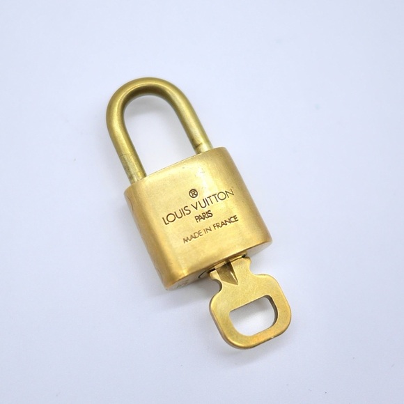 🍓LV Lock and Key #307 - Picture 3 of 6